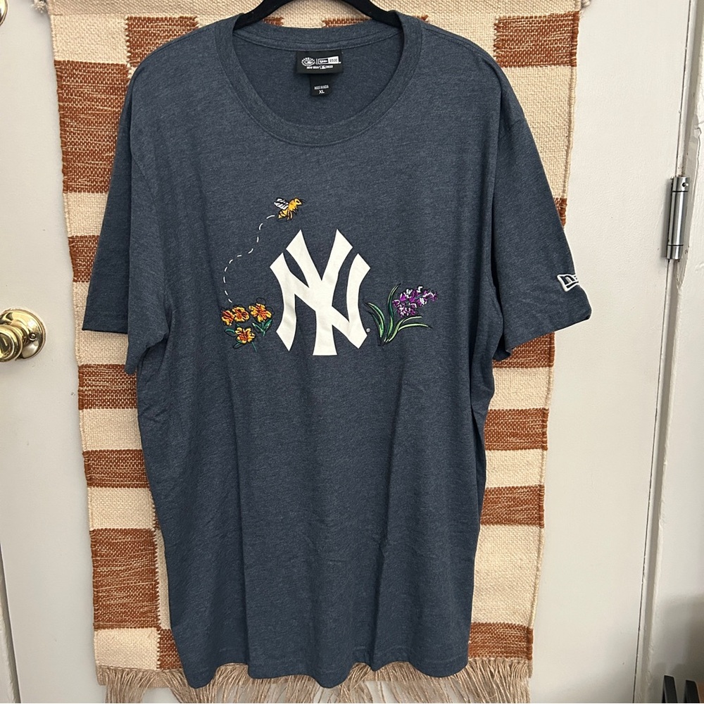 RARE New York Yankees Embroidered T-Shirt